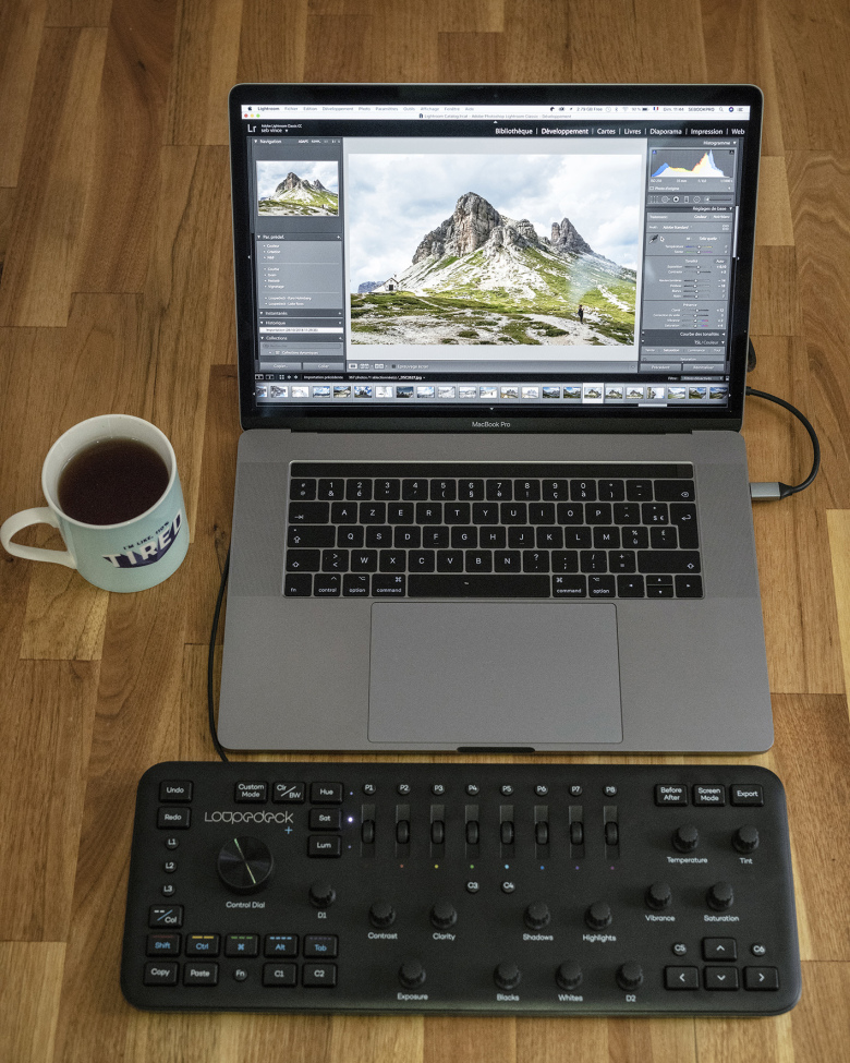 Loupedeck Plus installée devant un MacBook Pro avec Lightroom