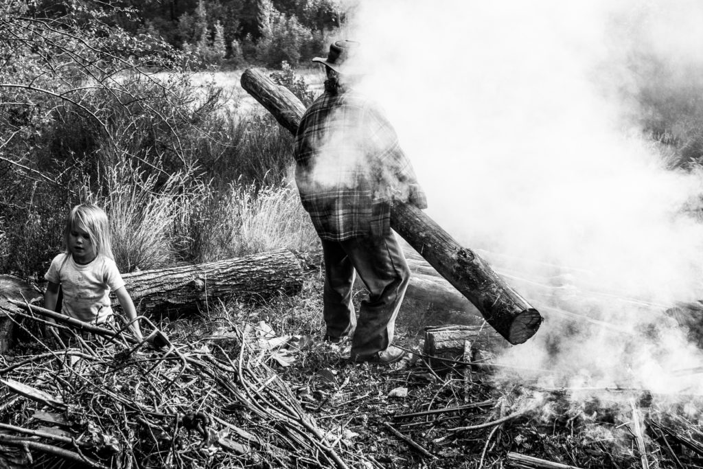 Vie familiale photographiée en noir et blanc par Louis Garnier