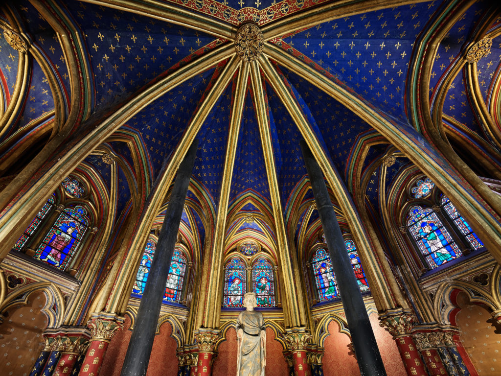 Architecture de la chapelle basse photographiée avec une caméra ALPA