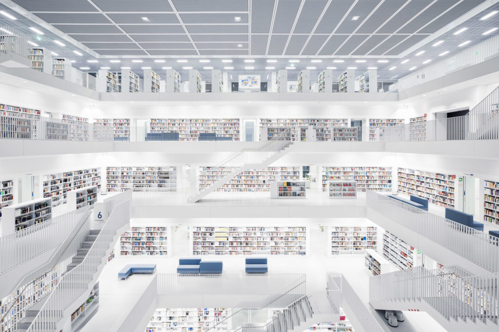 Bibliothèque municipale de Stuttgart photographiée par Thibaud Poirier