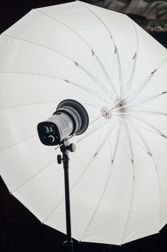 Parapluie Deep et flash Elinchrom ONE en photographie culinaire