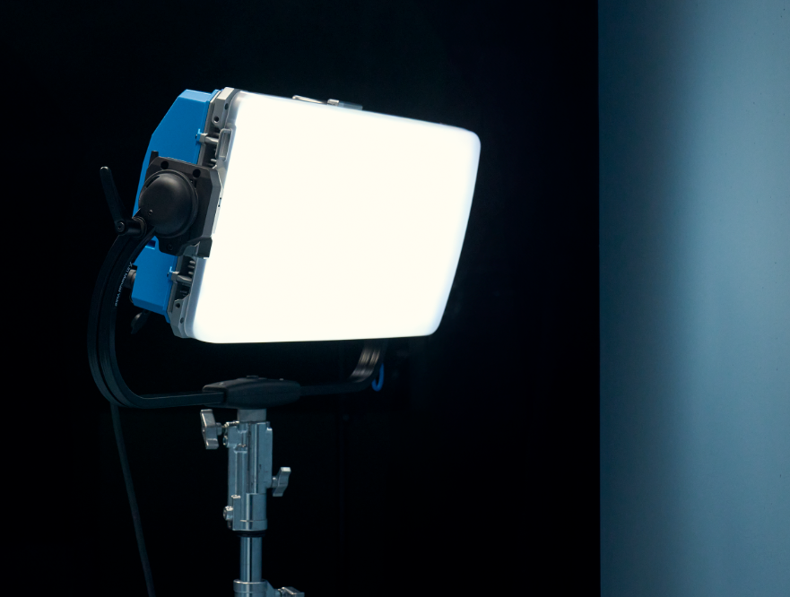SkyPanel X en configuration lumière douce avec son dôme de diffusion