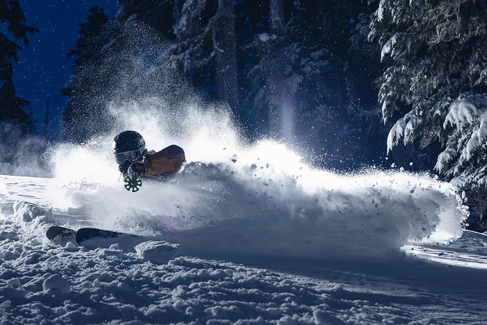 Photo finale de ski nocturne réalisée avec le flash Elinchrom THREE